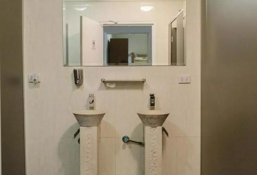 Schronisko Mad Monkey Broadway