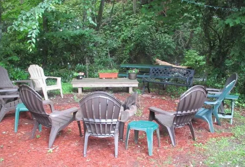 Buffalo Creek Bed & Breakfast