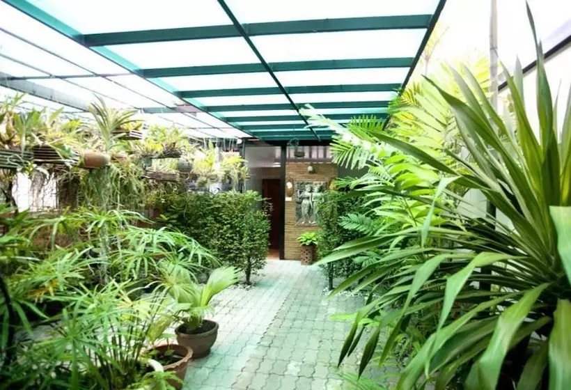 Отель Baan Na Khon