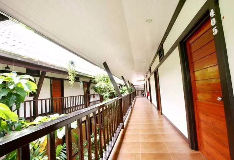 Отель Baan Na Khon