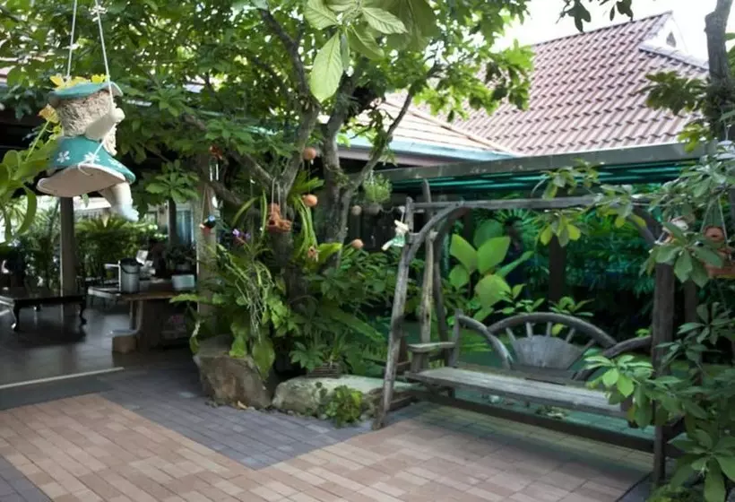 Отель Baan Na Khon