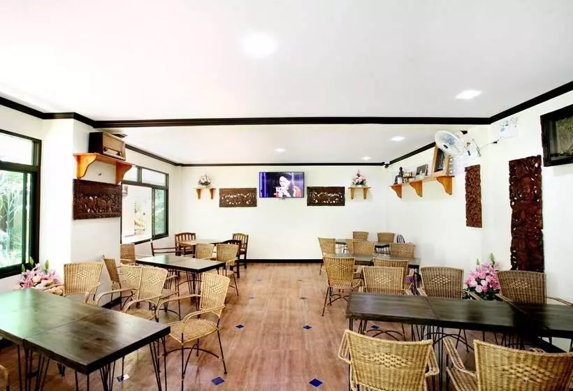 Отель Baan Na Khon