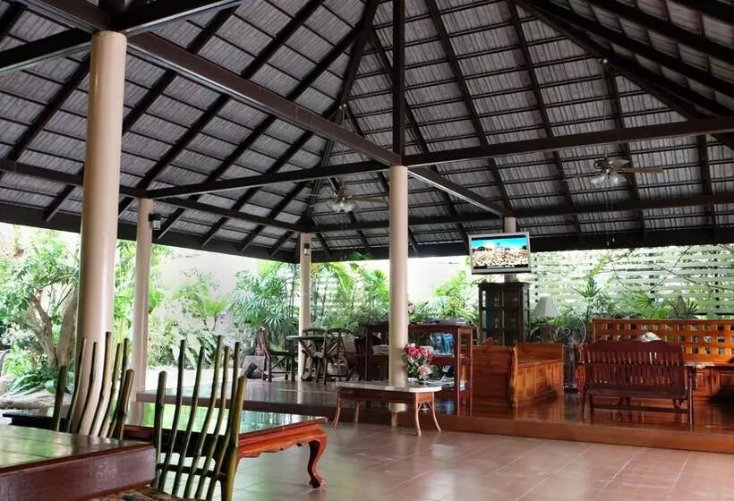 Отель Baan Na Khon