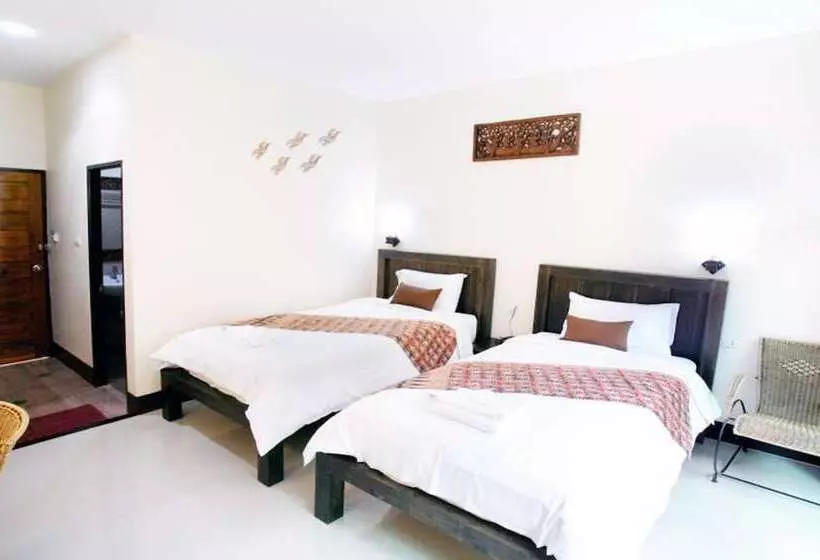 Отель Baan Na Khon