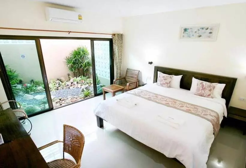 Отель Baan Na Khon