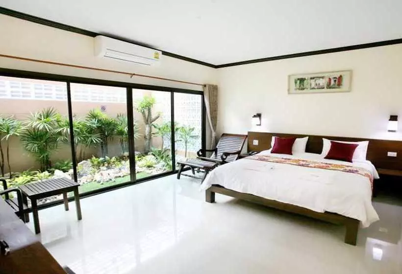 Отель Baan Na Khon