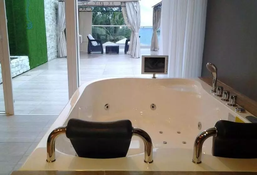 ホテル Boracay Uptown