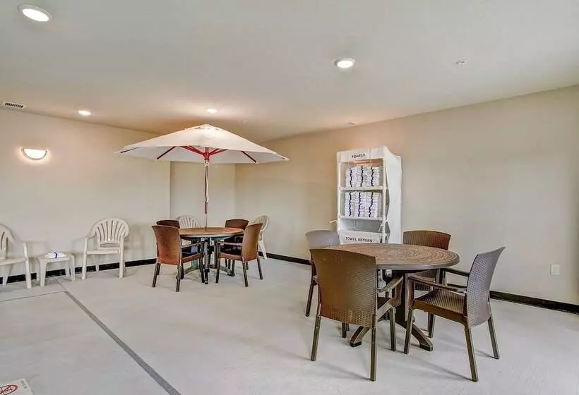 Cobblestone Hotel & Suites Pulaski/green Bay