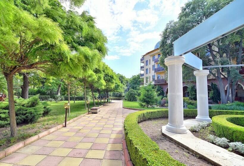 ホテル Estreya Palace & Residence