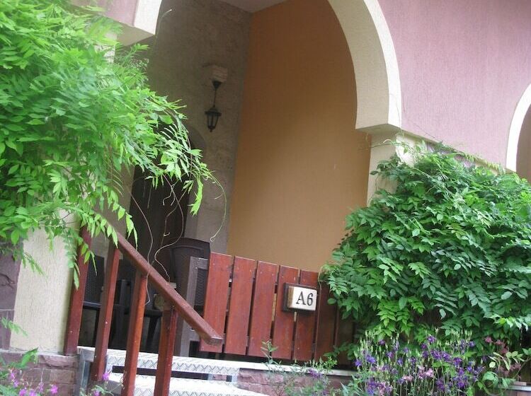 ホテル Estreya Palace & Residence