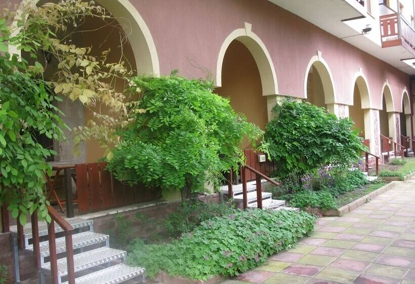 ホテル Estreya Palace & Residence