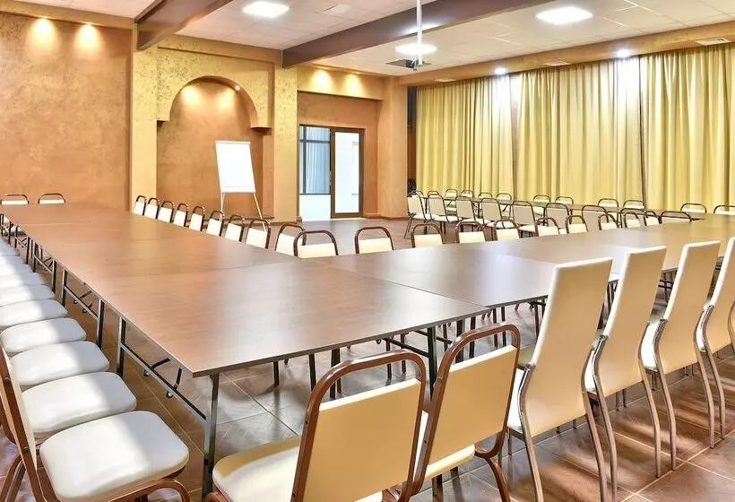 호텔 Estreya Palace & Residence