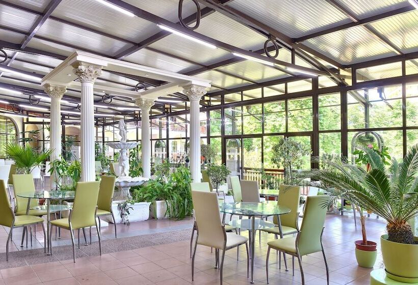 ホテル Estreya Palace & Residence