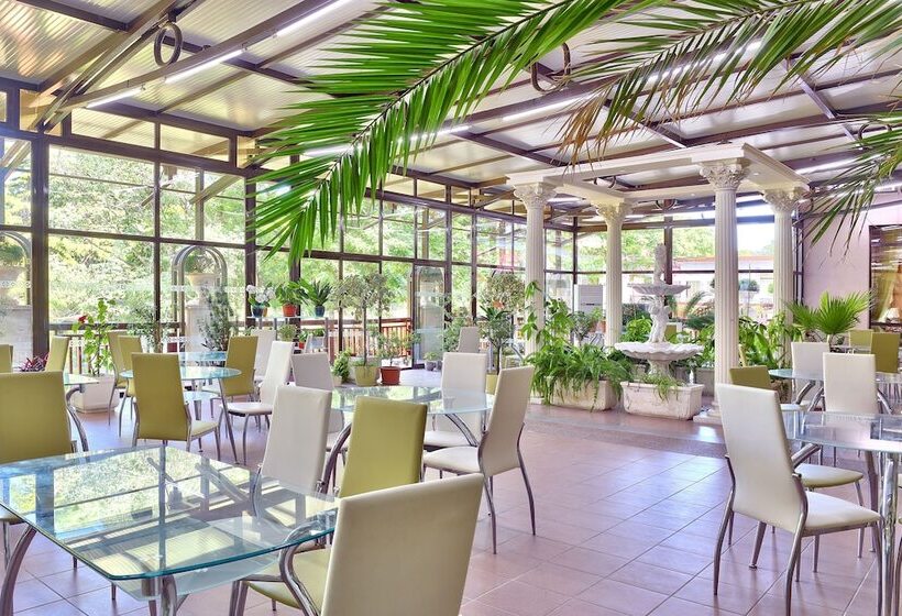 ホテル Estreya Palace & Residence