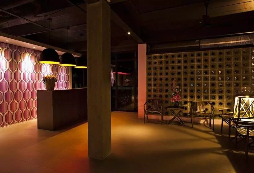 Hotelli Leisure Place Phuket