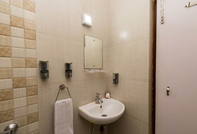 هتل Oyo Rooms Bangur Avenue