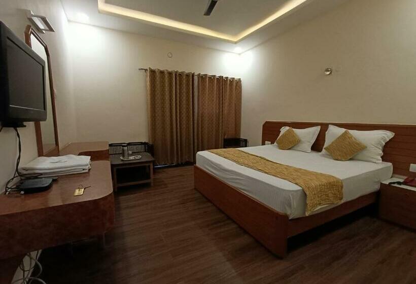 هتل Padmini International  Sigra