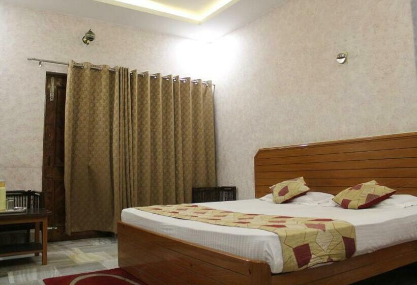 هتل Padmini International  Sigra