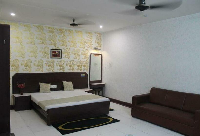 هتل Padmini International  Sigra