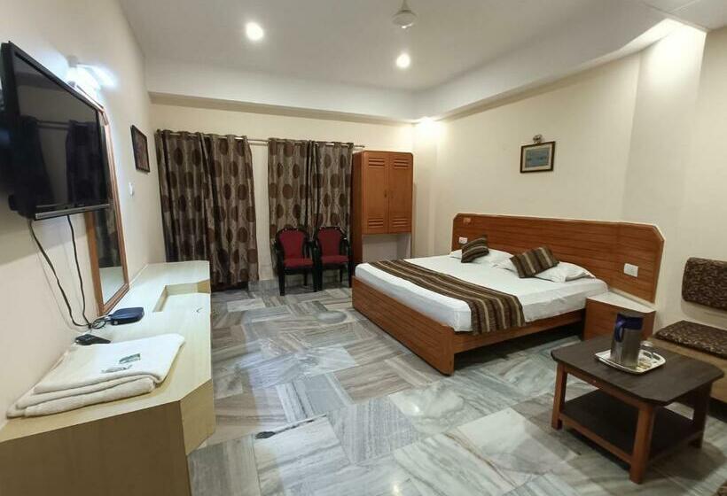 هتل Padmini International  Sigra