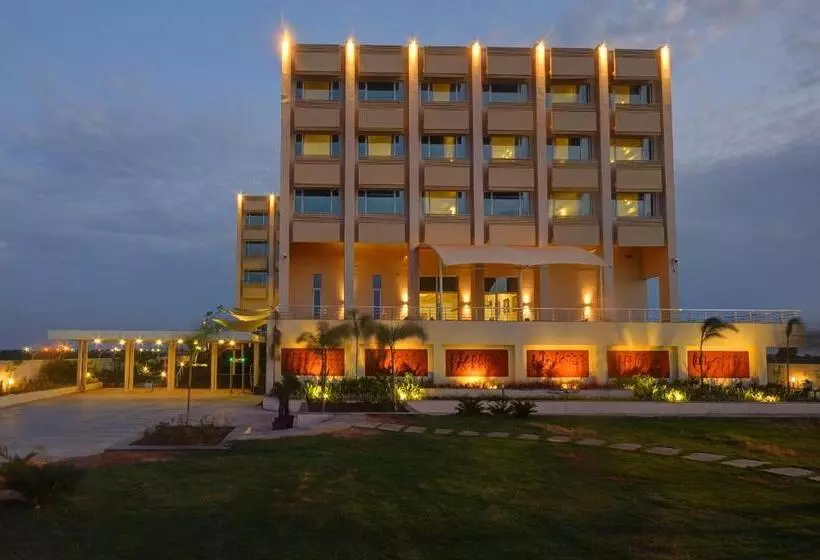 בית מלון כפרי Regenta Central Hestia Dahej, Bhensali