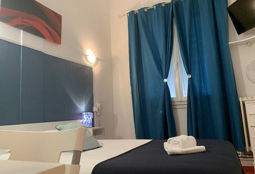 酒店 Trianon Tours