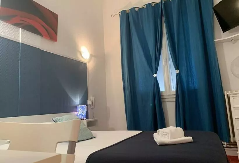 酒店 Trianon Tours