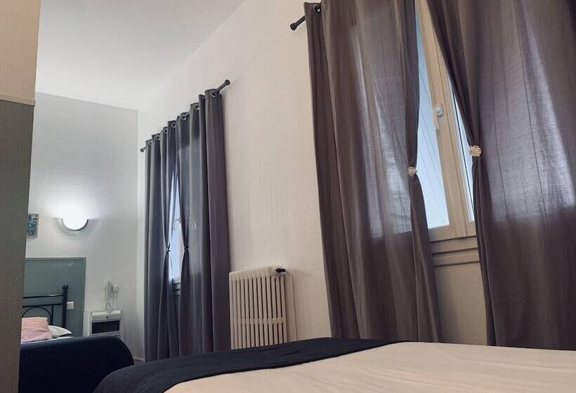 酒店 Trianon Tours