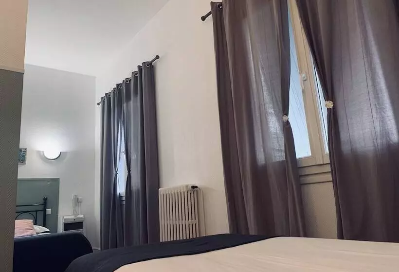 酒店 Trianon Tours