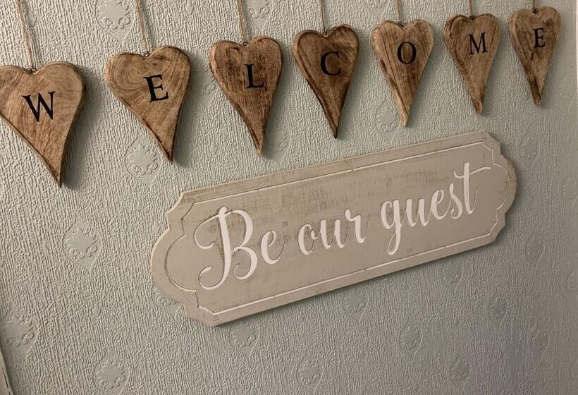 بنسيون Kingsmere Guest House