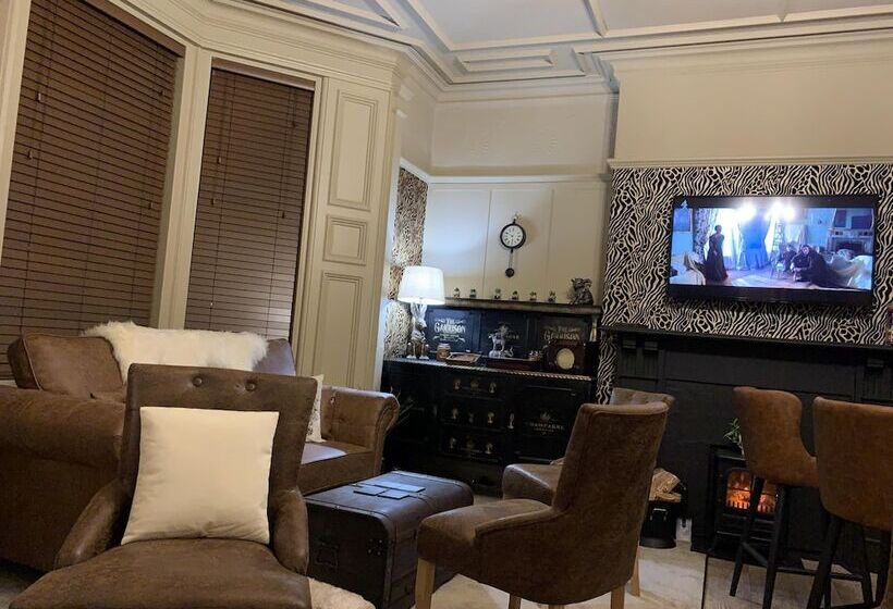 بنسيون Kingsmere Guest House