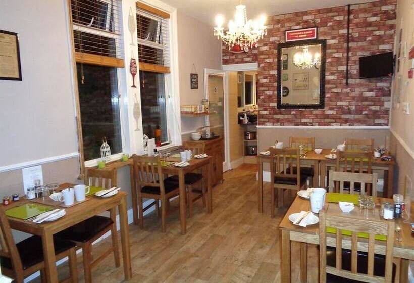 بنسيون Kingsmere Guest House