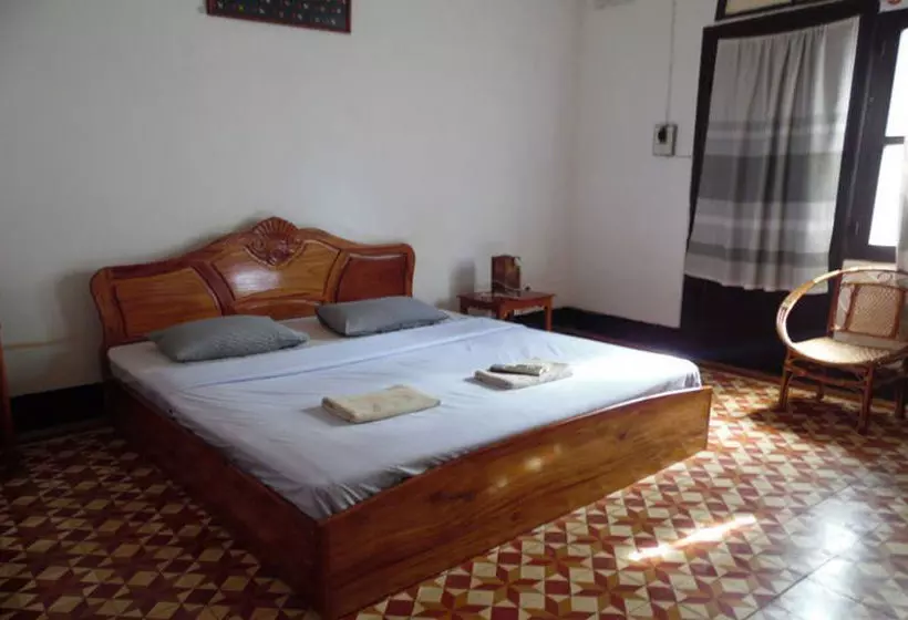 پانسیون Salachampa