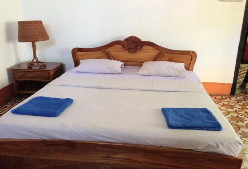 پانسیون Salachampa