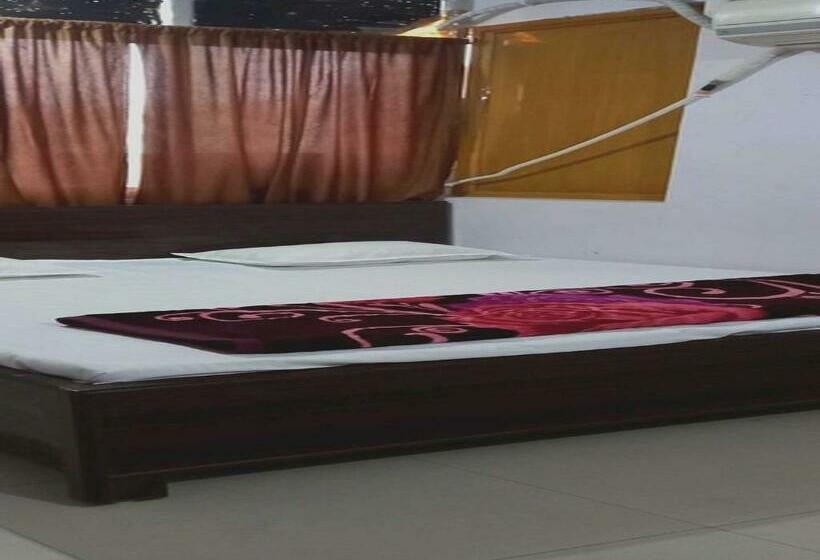 فندق Oyo 80932 Rr Guest House