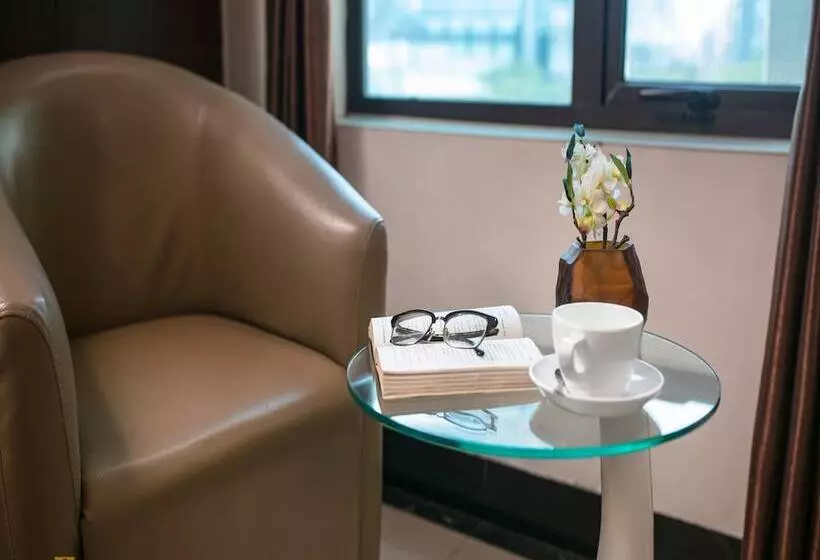 Quang Chung Hotel Le Van Thiem