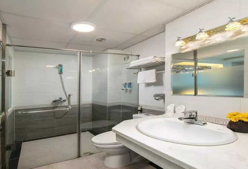 Quang Chung Hotel Le Van Thiem