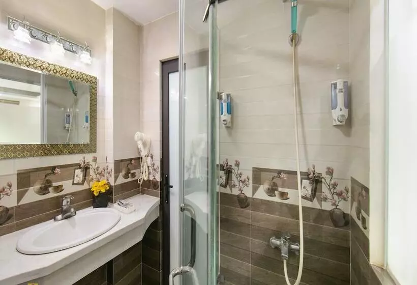 Quang Chung Hotel Le Van Thiem