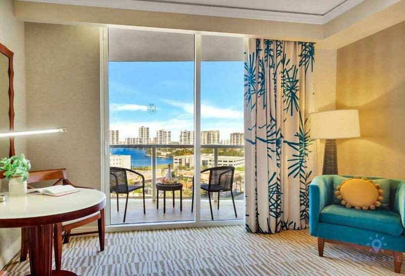 הוסטל Luxurious Beach Resort