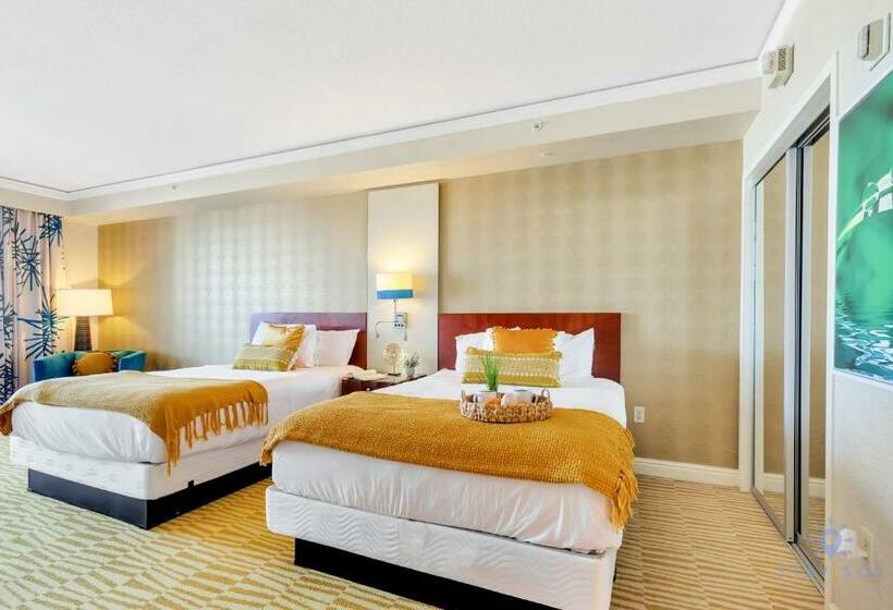 הוסטל Luxurious Beach Resort