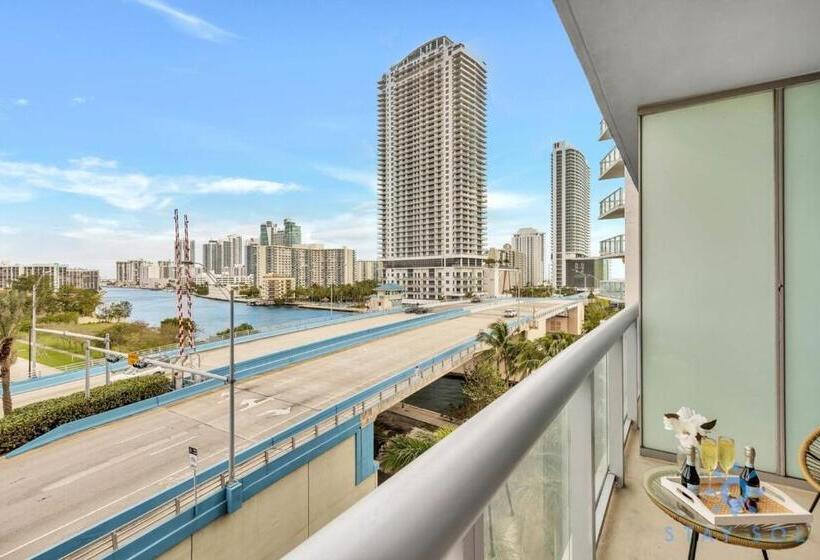 הוסטל Spectacular View With Balcony, Pool, Near Beach