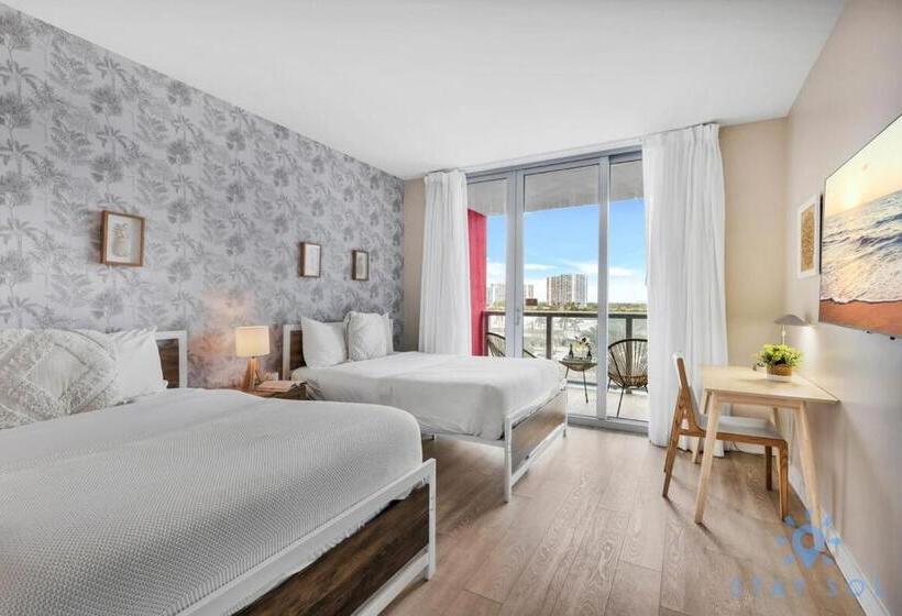 הוסטל Spectacular View With Balcony, Pool, Near Beach