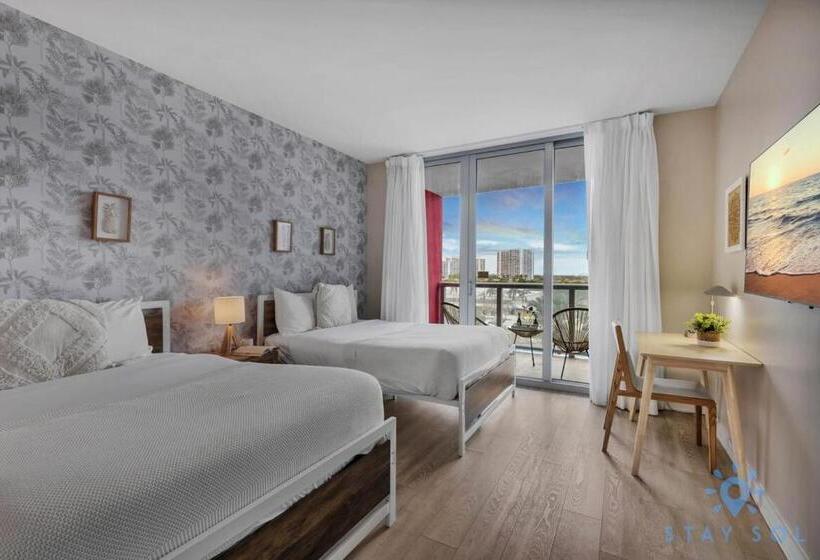 הוסטל Spectacular View With Balcony, Pool, Near Beach