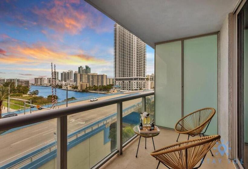 הוסטל Spectacular View With Balcony, Pool, Near Beach