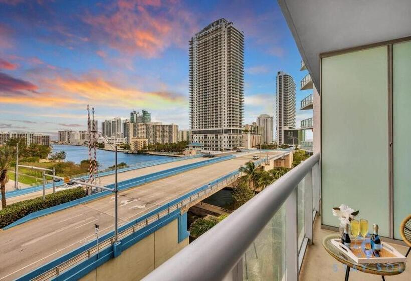 הוסטל Spectacular View With Balcony, Pool, Near Beach