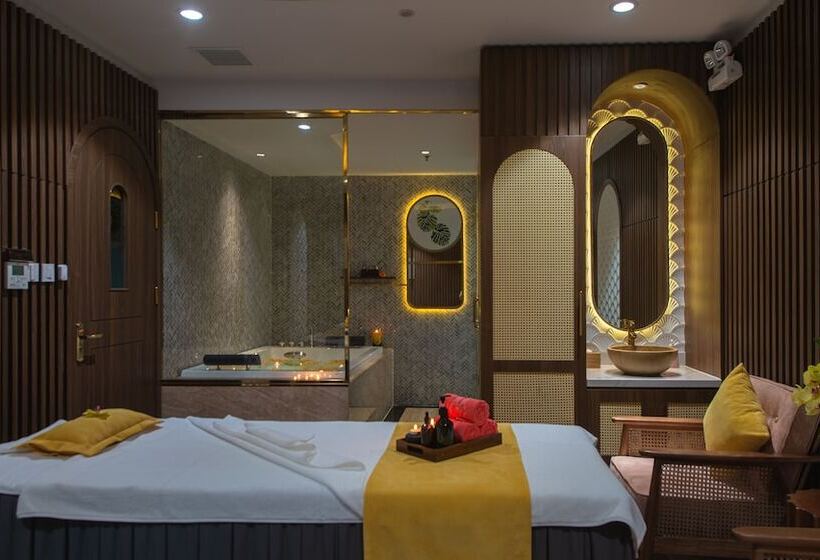 هتل Grand Tourane Nha Trang