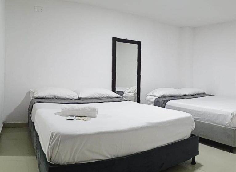 هتل Imperial House