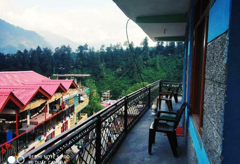 Non Stop Hostel & Cafe