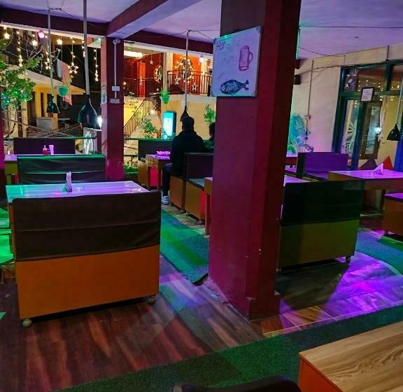 Non Stop Hostel & Cafe