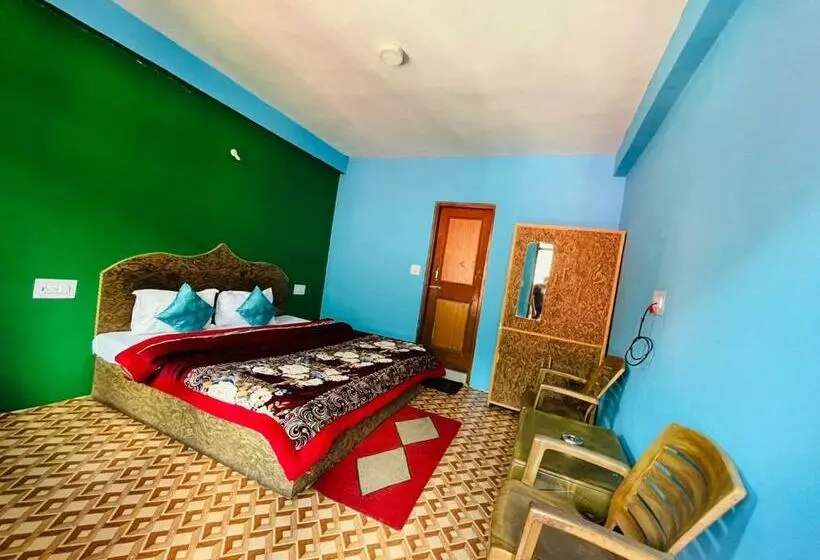 Non Stop Hostel & Cafe